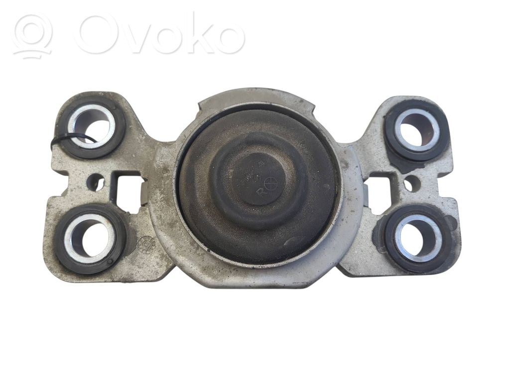 Engine mount bracket   HL8090M03
