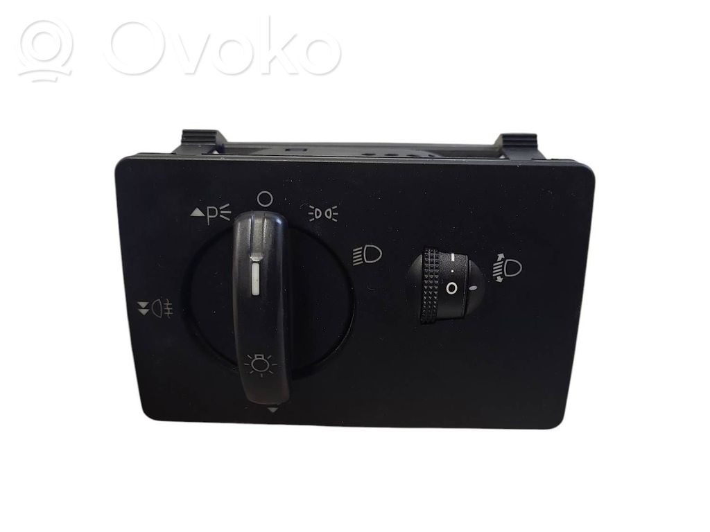 Light switch   7M5T13A024LA,04069715