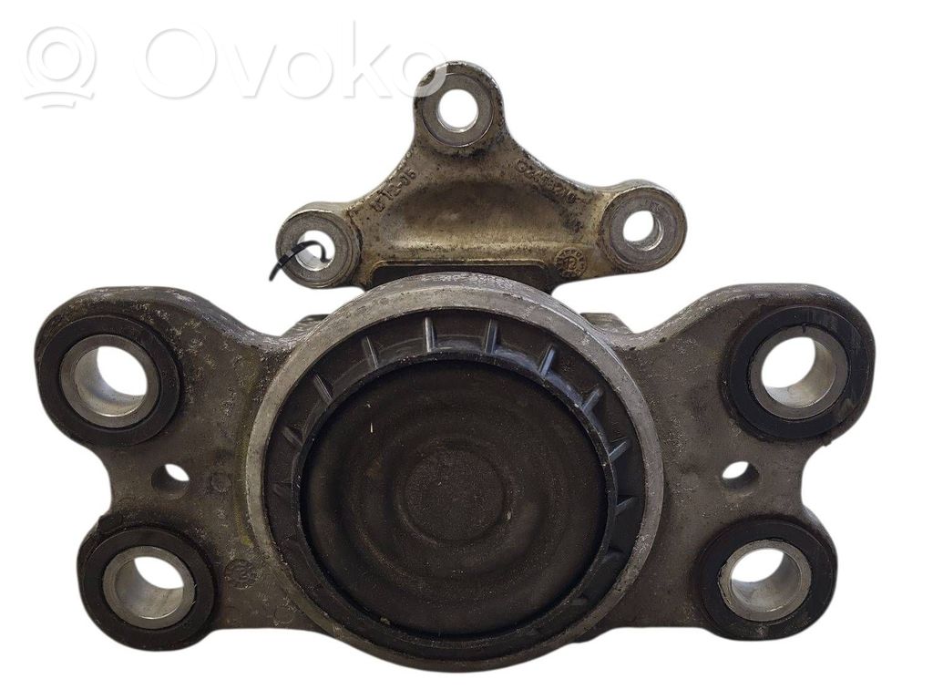 Volvo V60 Engine mount bracket 
