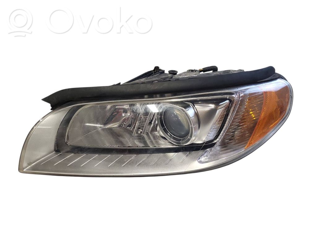 Volvo V70 Lampa przednia 