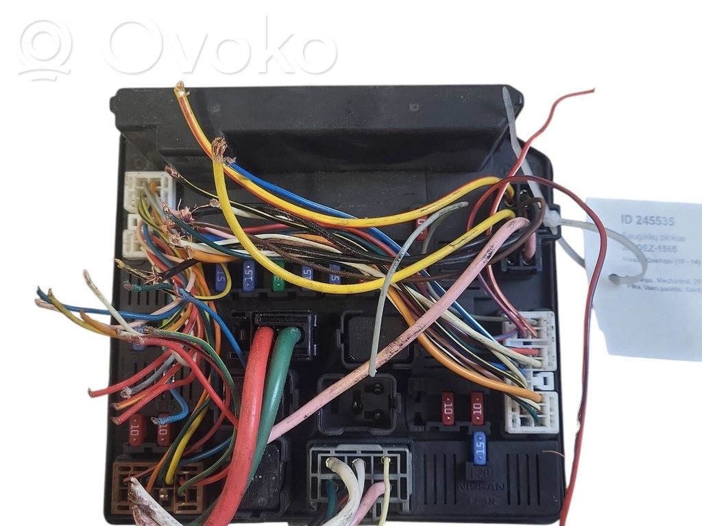 Nissan Qashqai Ramka / Moduł bezpieczników 