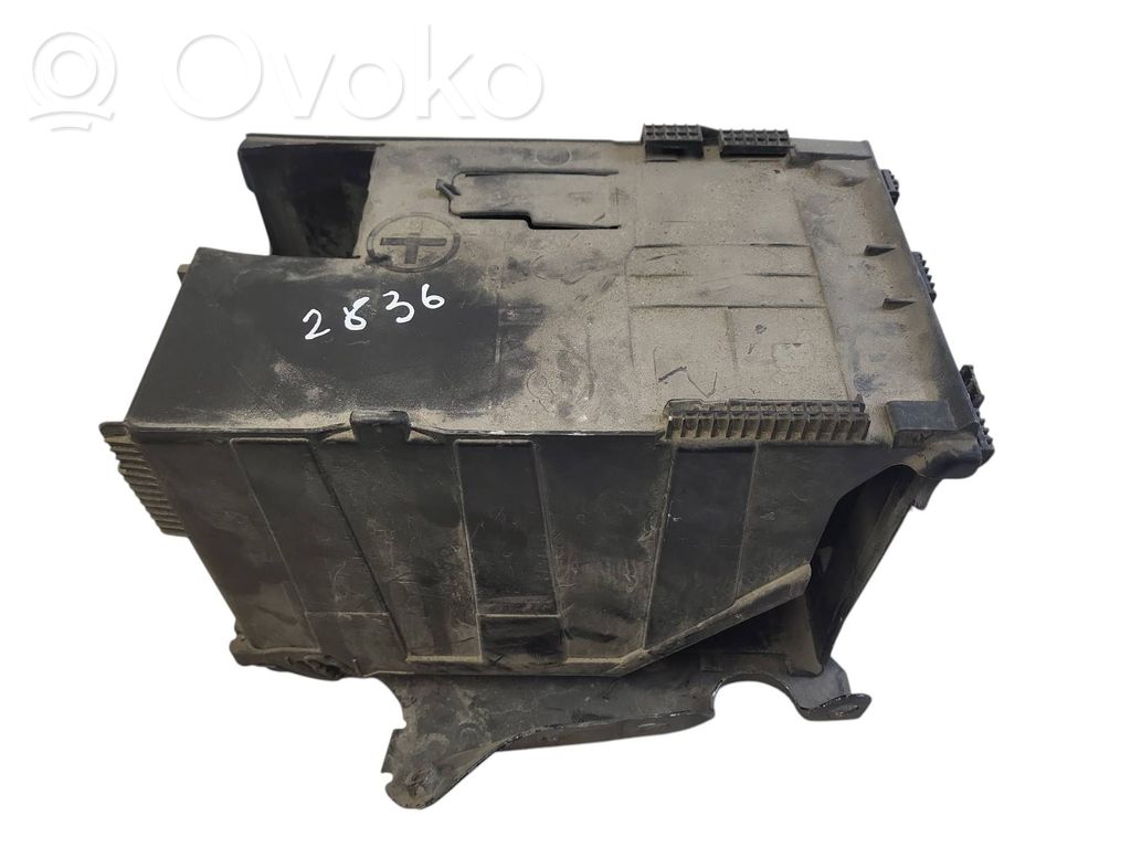 Akkulaatikon alusta   9663615580,M04010B100