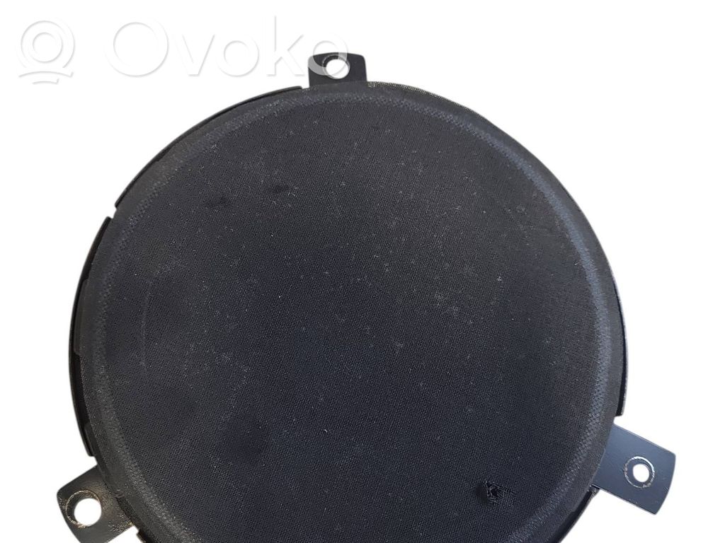 Jeep Cherokee KJ Takaoven kaiutin