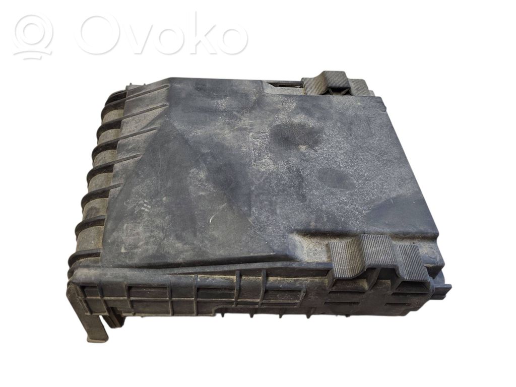 Volkswagen Golf V Fuse module 