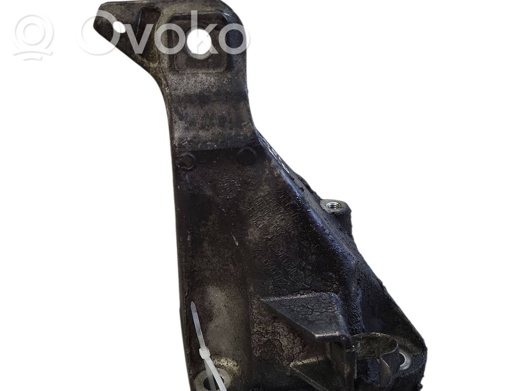 Engine mounting bracket   6781916,13807410
