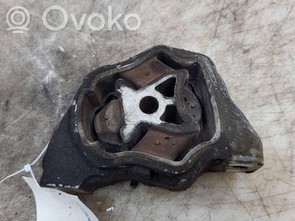 Engine mount bracket   31330138