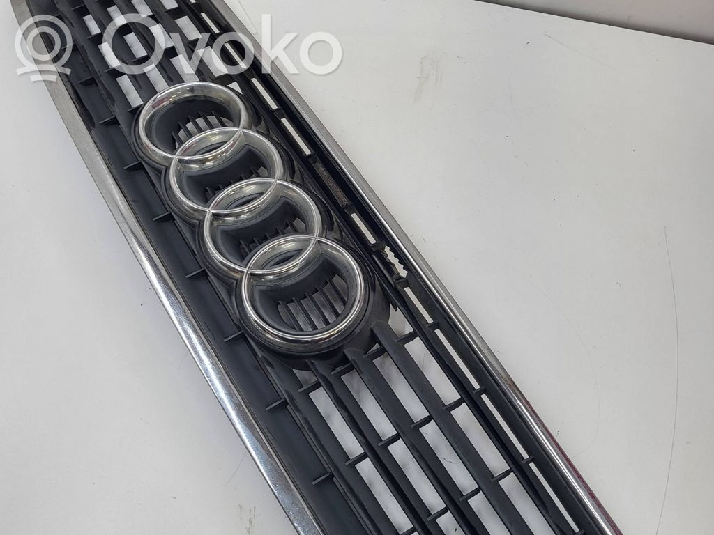 Audi A6 S6 C5 4B Grille calandre supérieure de pare-chocs avant 