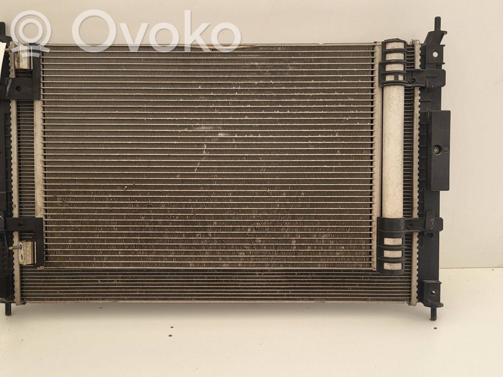 Opel Vivaro Set del radiatore