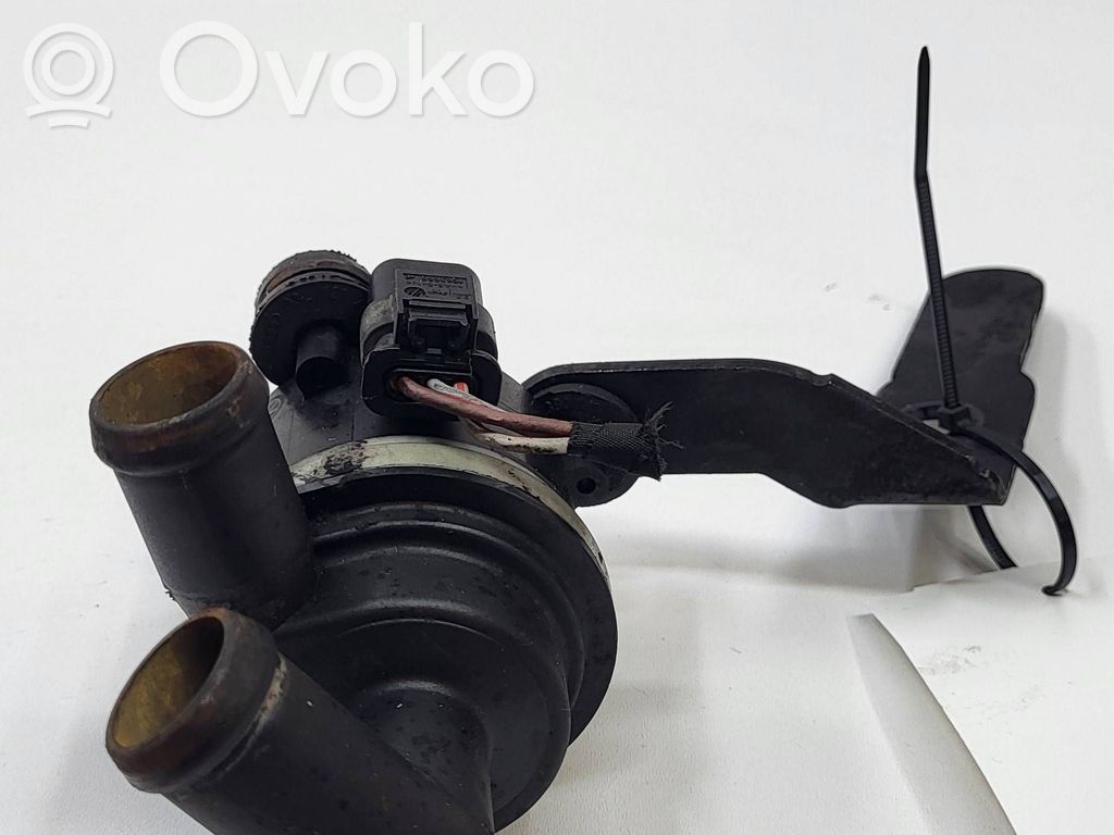 Volkswagen PASSAT B7 Pompe à eau de liquide de refroidissement