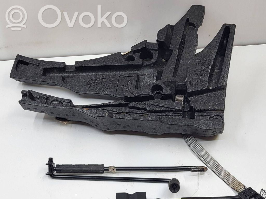 Volkswagen Golf VII Zestaw narzędzi 