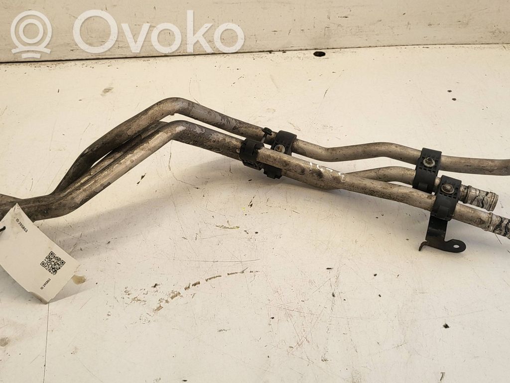 Volkswagen Multivan T5 Tuyau de liquide de refroidissement moteur 