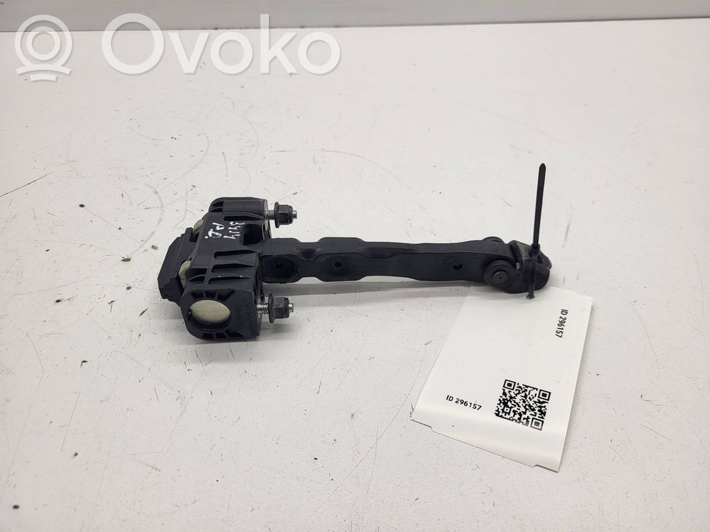 Volvo C30 Etuoven pidätin