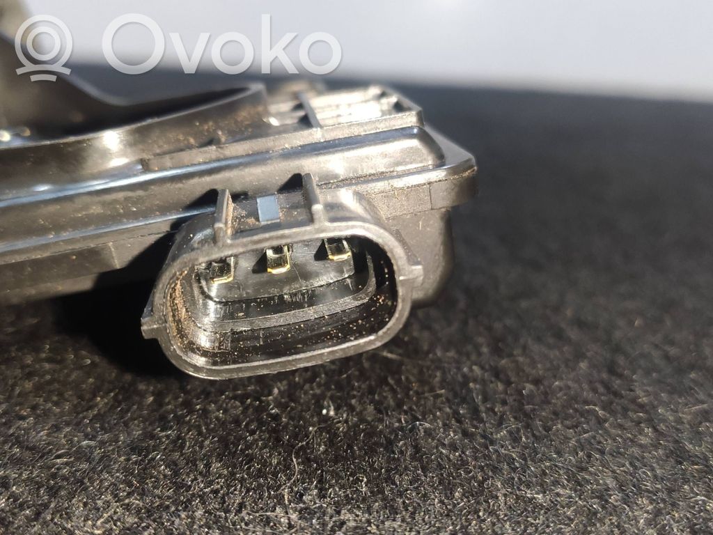 Toyota Avensis T270 Aizmugurējā pārsega slēdzene 