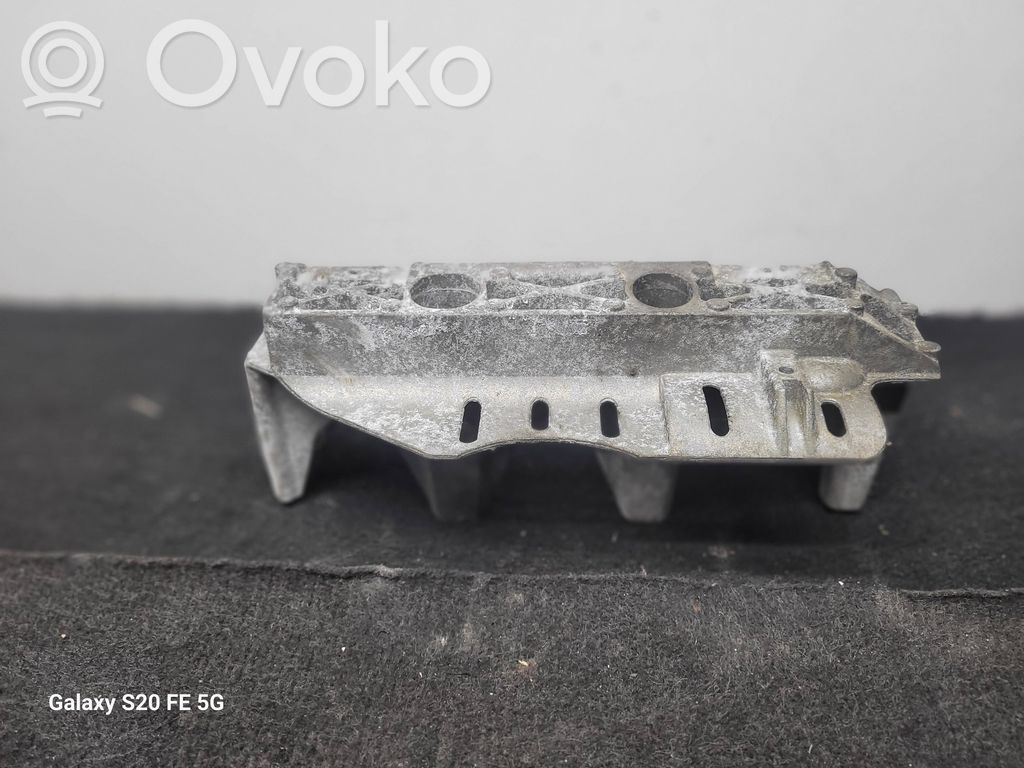 Dacia Duster Engine mounting bracket 