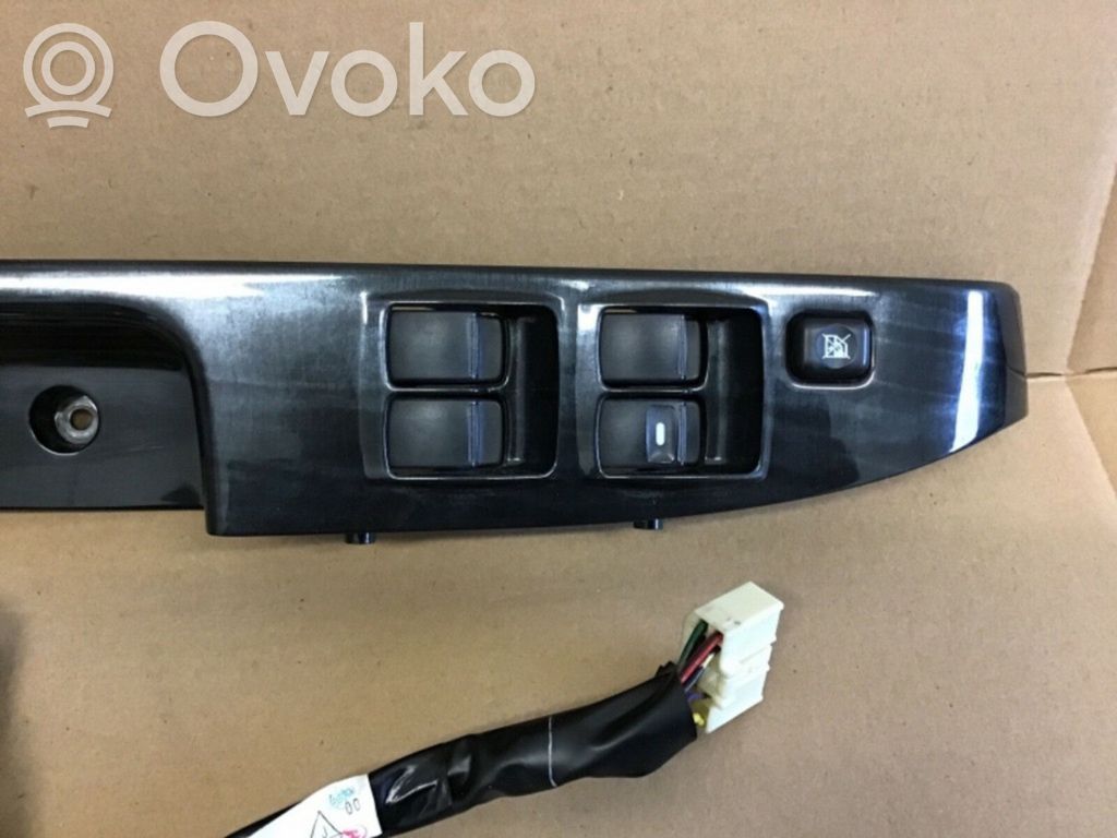 Mitsubishi Outlander Electric window control switch 