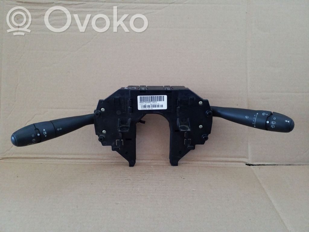Citroen C4 I Interruptor/palanca de limpiador de luz de giro 