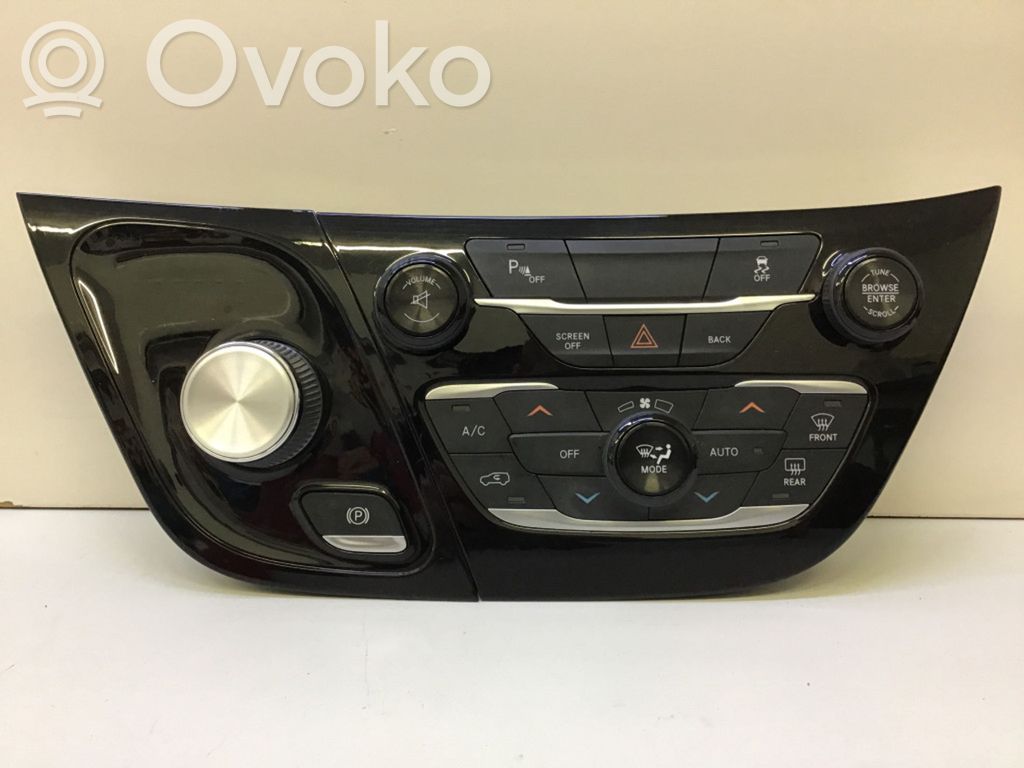 Chrysler Pacifica Climate control unit 