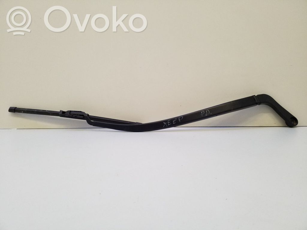 Jeep Cherokee Front wiper blade arm 