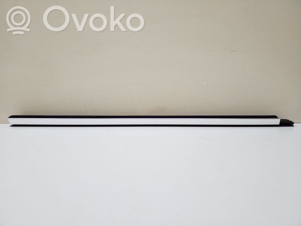 BMW 7 F01 F02 F03 F04 Aizmugurē durvju stikla apdare 
