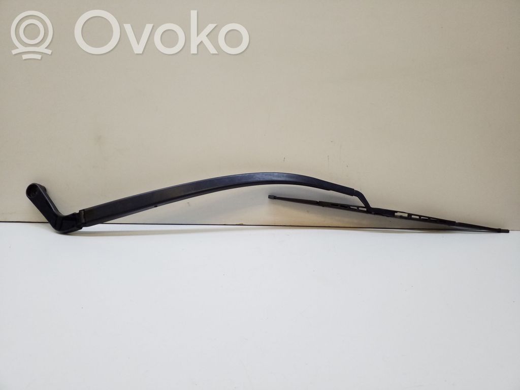 Jeep Cherokee Front wiper blade arm 
