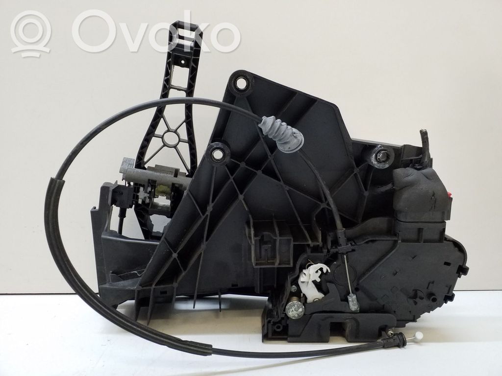 Volvo C30 Priekšpusē slēdzene 