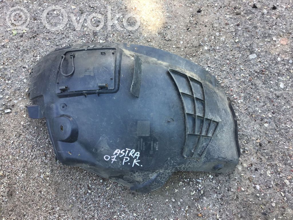 Opel Astra H Nadkole przednie 