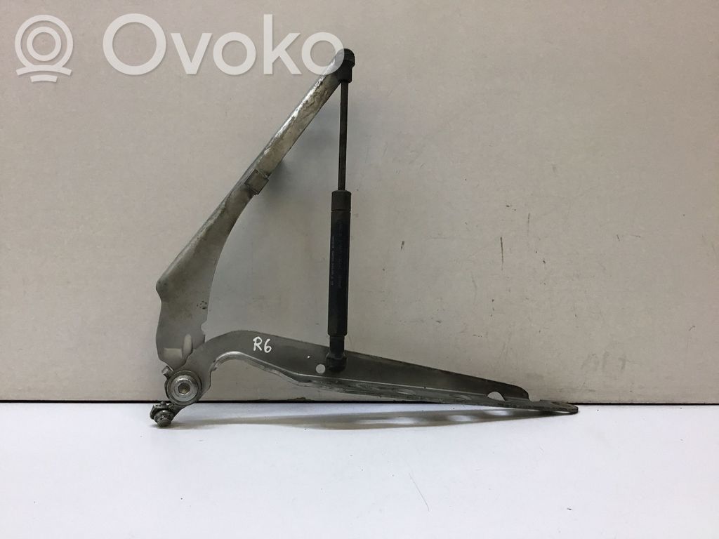 Volvo V70 Vyris (-iai) variklio dangčio 