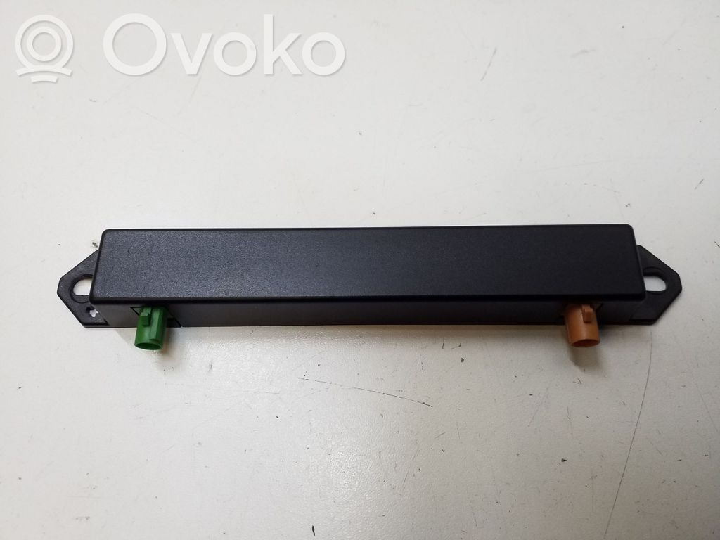 Chrysler Pacifica Antenna control unit 