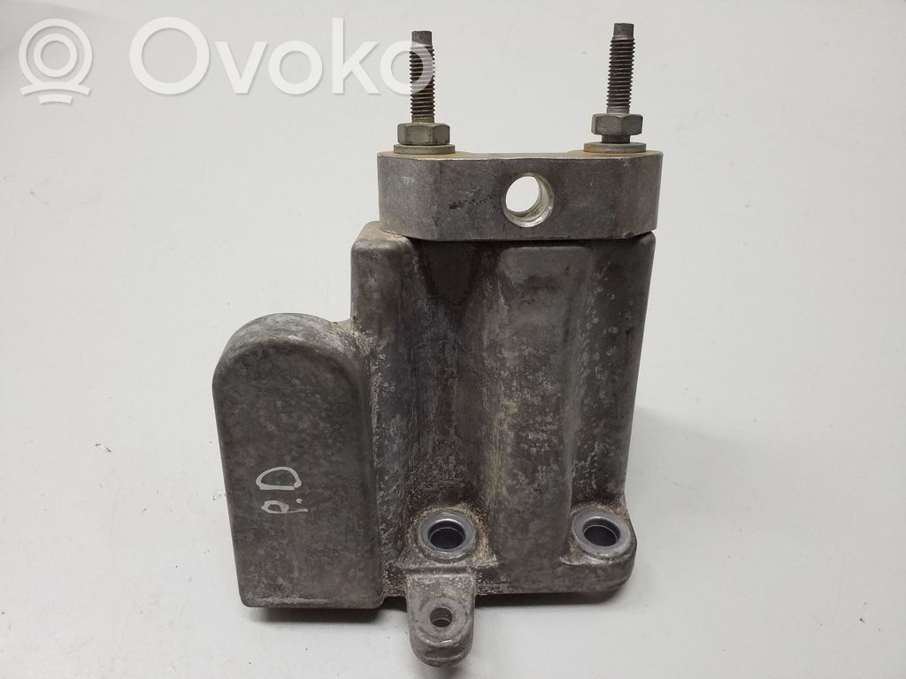Dodge Challenger Engine mounting bracket 