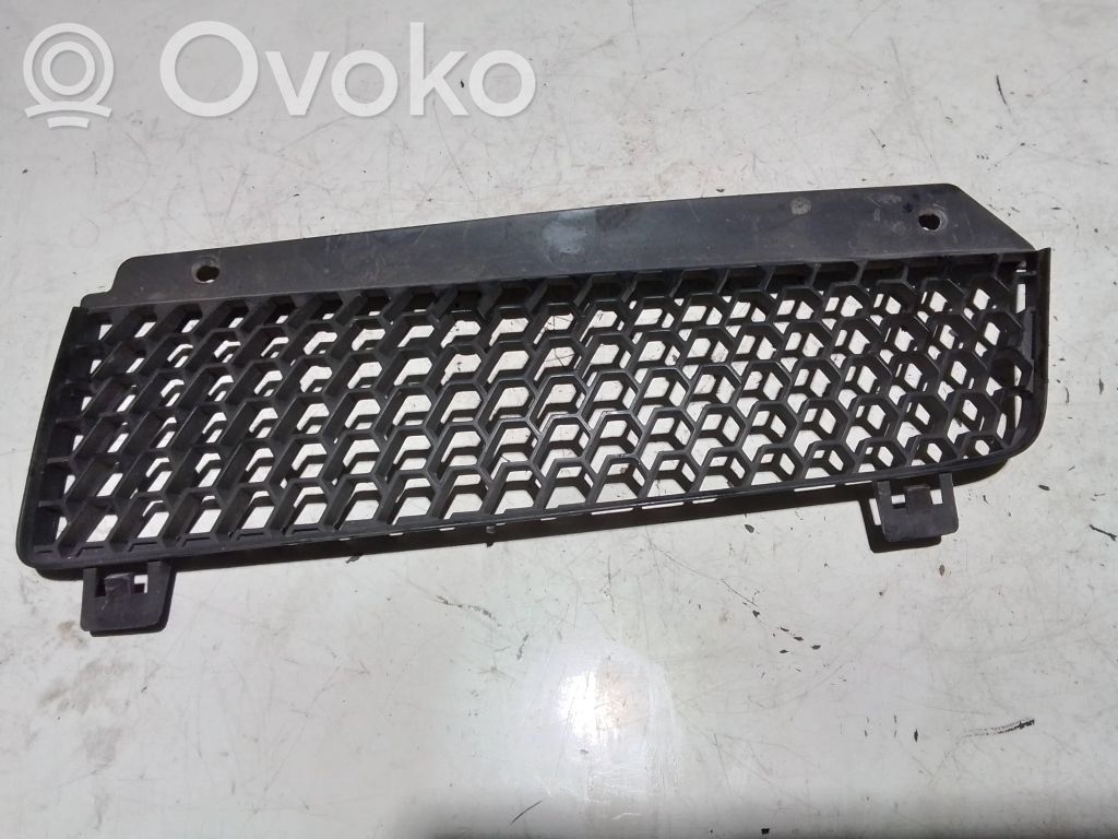 Opel Movano A Etupuskurin ylempi jäähdytinsäleikkö 