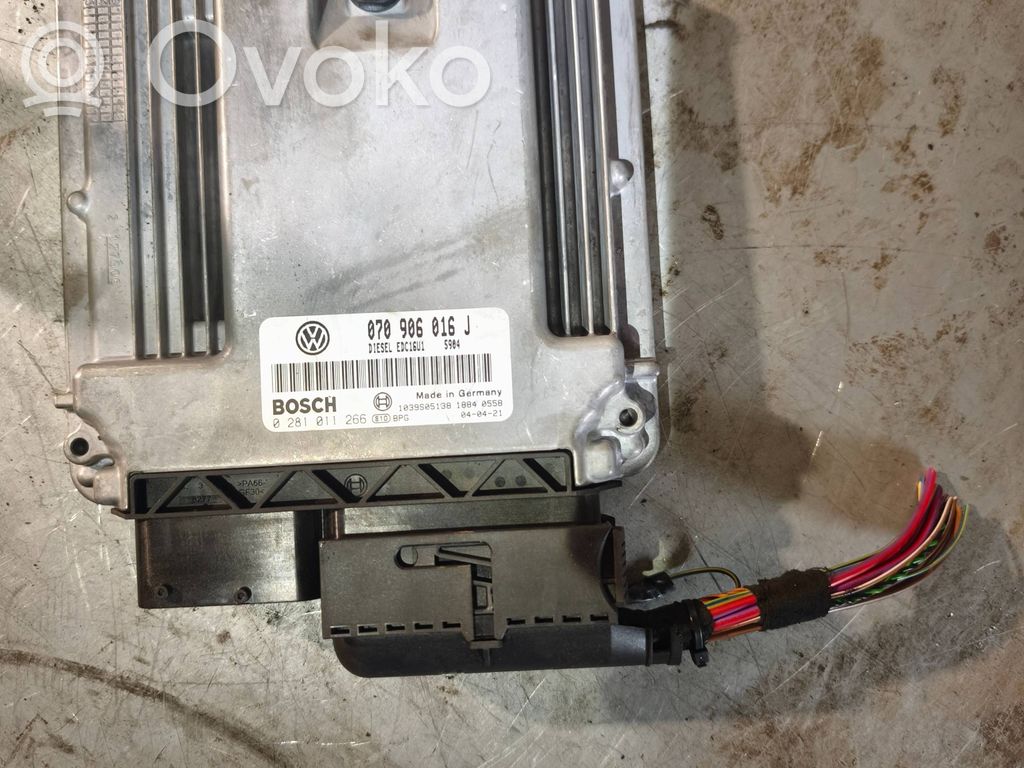 Volkswagen Transporter - Caravelle T5 Engine control unit/module 