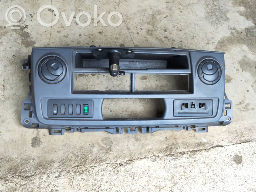 Konsola środkowa / Radio / GPS   8200188999,R6231S020