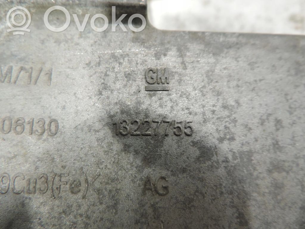Opel Insignia A Engine mounting bracket 