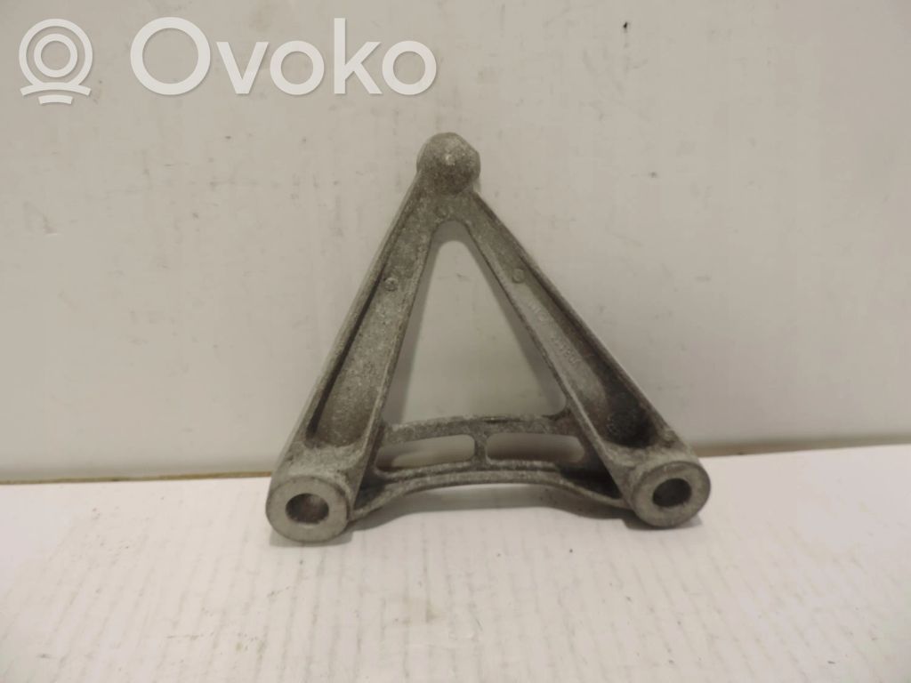 Opel Insignia B Engine mounting bracket 