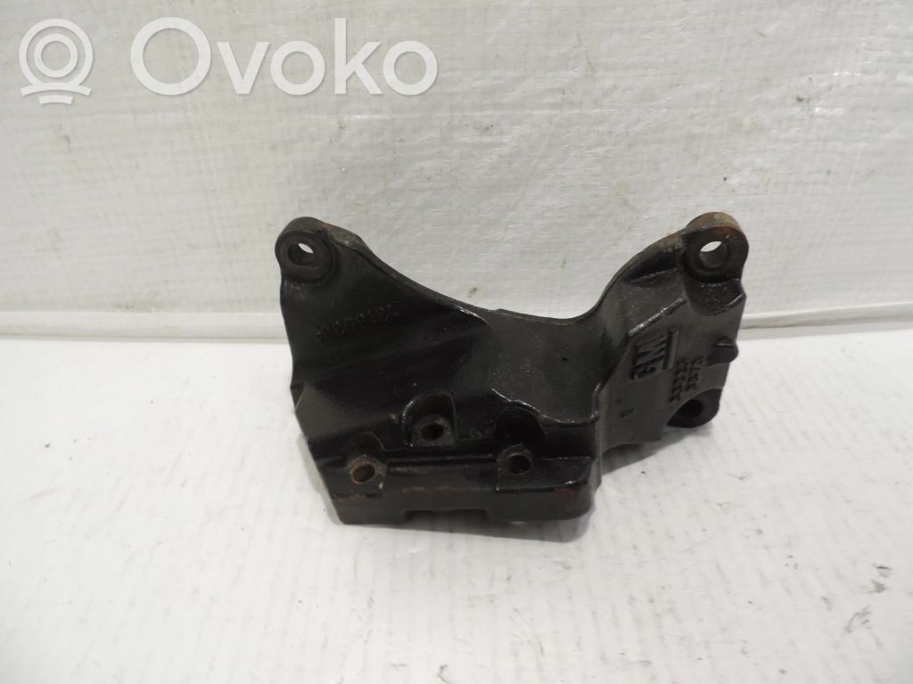 Opel Astra H Engine mounting bracket 