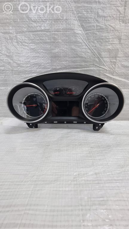 Opel Astra K Geschwindigkeitsmesser Cockpit 