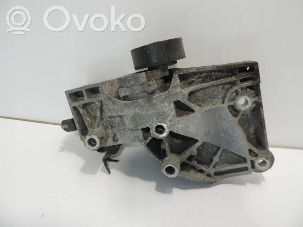 Opel Insignia A Generator/alternator bracket 