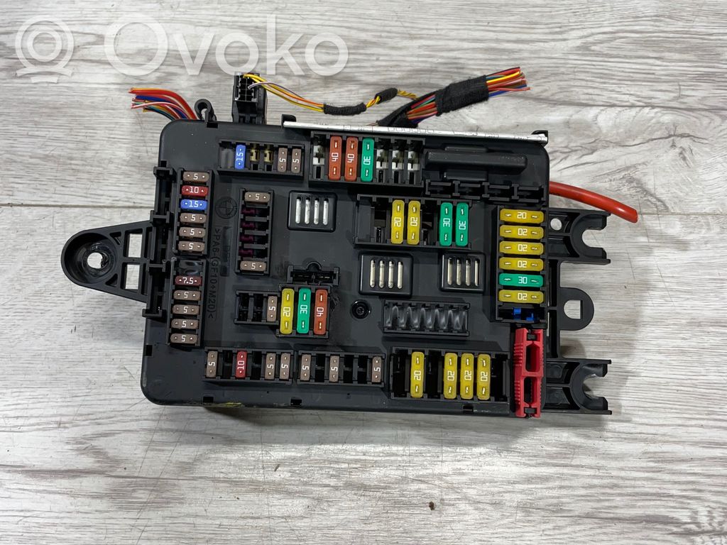 BMW M3 F80 Ramka / Moduł bezpieczników 