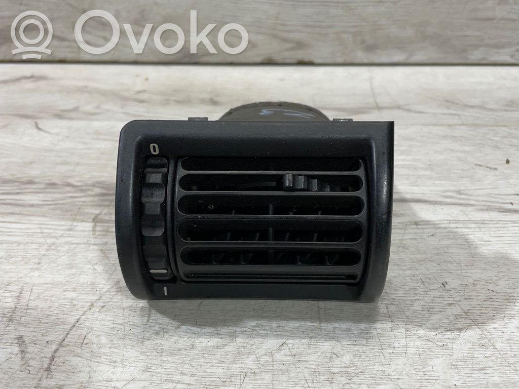 BMW Z3 E36 Lango oro grotelės 