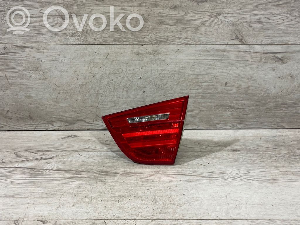 BMW 3 E90 E91 Galinis žibintas dangtyje 