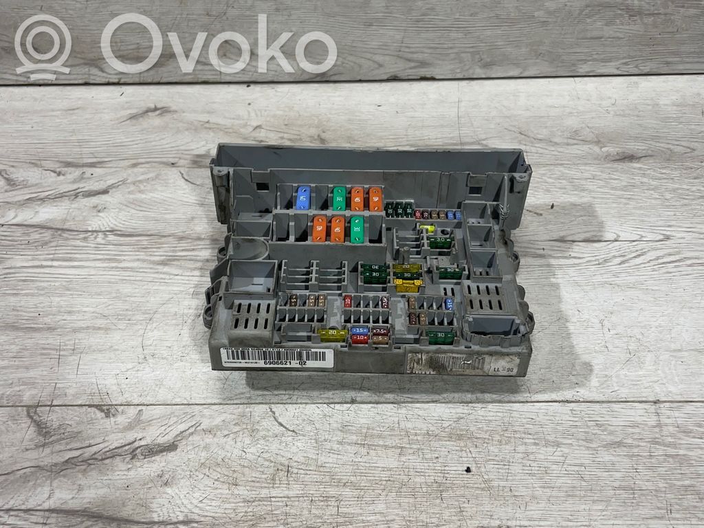 BMW 3 E90 E91 Fuse module 