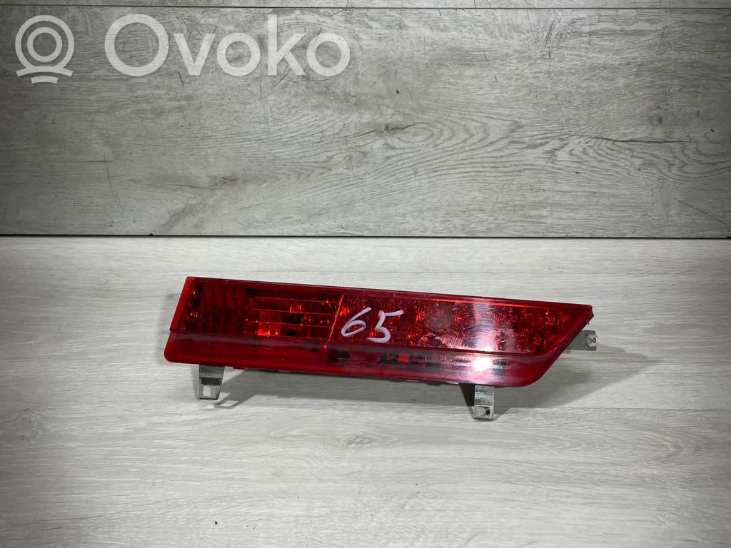 BMW 7 E65 E66 Aizmugurējais lukturis pārsegā 