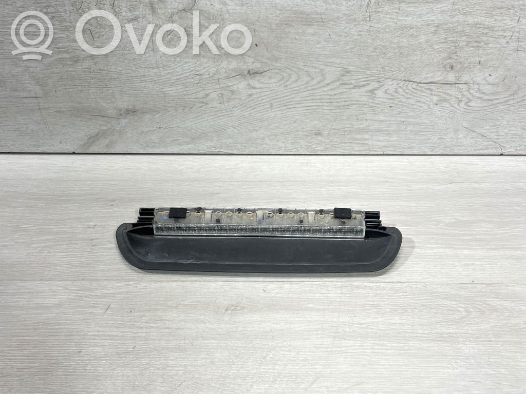 Kolmas/lisäjarruvalo   6927017,010108,229901