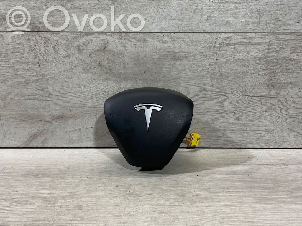 Tesla Model 3 Vairo oro pagalvė 