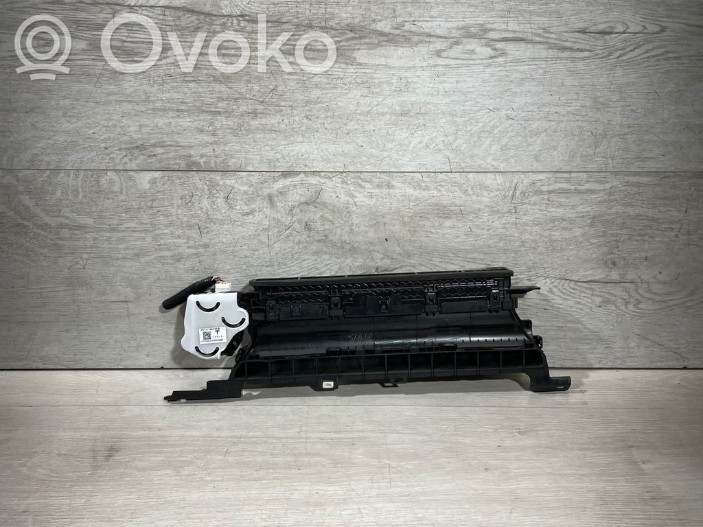 Lango oro grotelės   111159500B,0017999811,X6009847,UQL21216013886