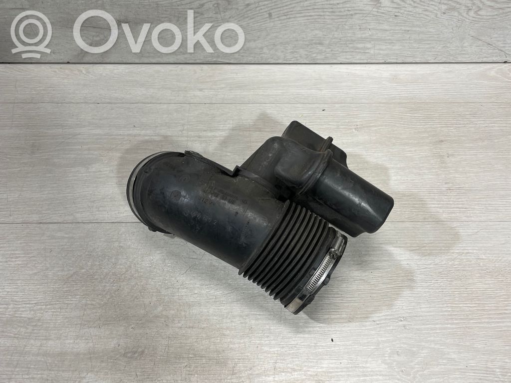 BMW 3 E90 E91 Oro paėmimo kanalo detalė (-ės) 