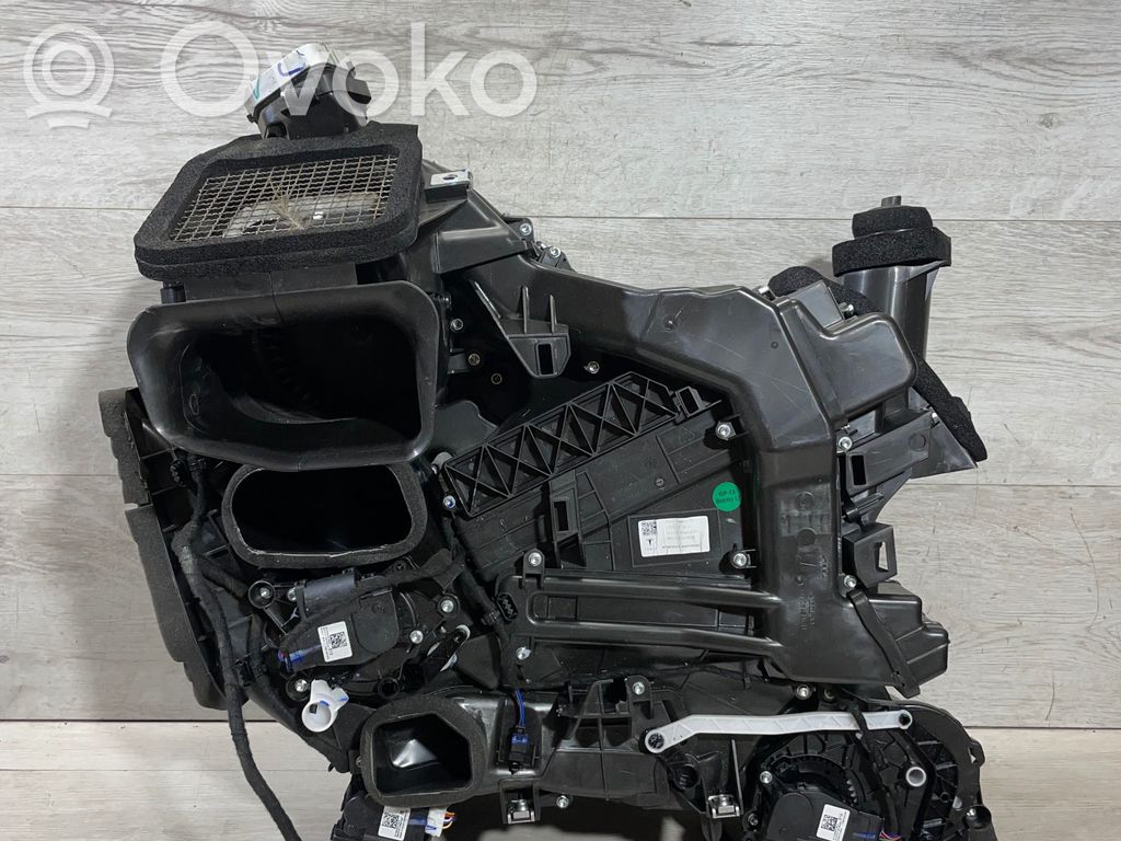 Tesla Model 3 Montaje de la caja de climatización interior 
