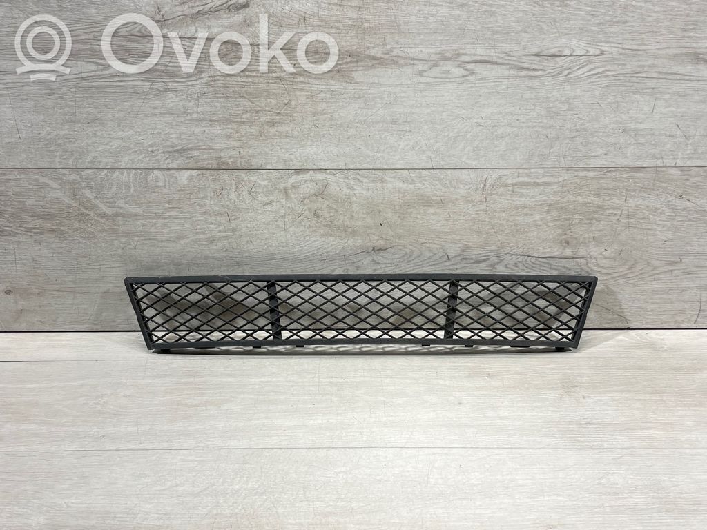 BMW 5 F10 F11 Grotelės apatinės (trijų dalių) 