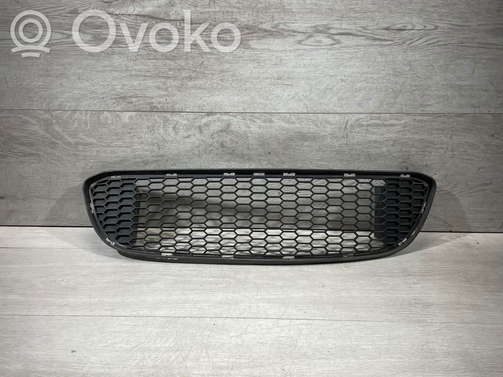 BMW 1 E82 E88 Front bumper lower grill 