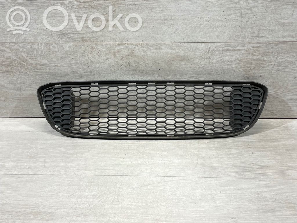 BMW 1 E82 E88 Front bumper lower grill 